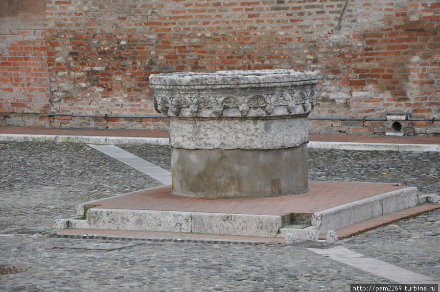 Старый колодец Мантуя, Италия