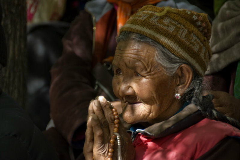 Бабушка и Молитва. Штат Джамму-и-Кашмир, Индия