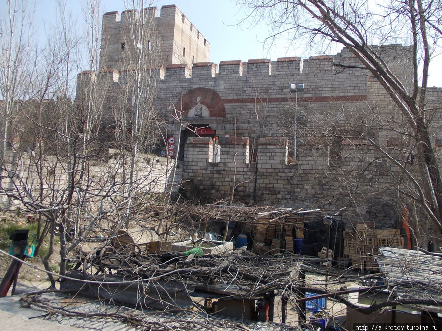 Стены Царьграда. И огороды! Стамбул, Турция