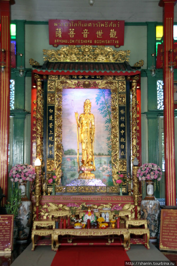 Богиня милосердия Гуань Инь (в Индии — Авалокитешвара). Бангкок, Таиланд