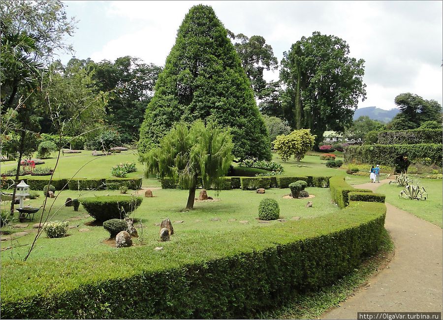Чувствуется влияние англичан. Кстати, первым, кто предложил преобразовать территорию парка под ботанический сад, был садовник Королевского  сада Кью в Великобритании... Перадения, Шри-Ланка
