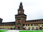 Кастелло Сфорцеско — название резиденций Миланских герцогов династии Сфорца в Милане. Облик крепости Сфорца взяли за образец Миланские архитекторы, работавшие над Московским Кремлём.