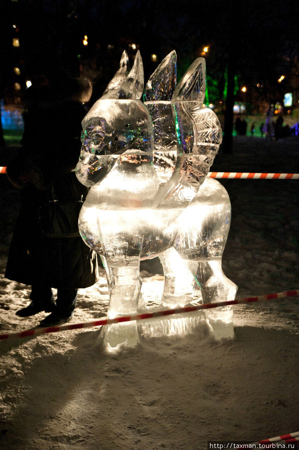 Фестиваль ледовой и светой скульптуры «Вьюговей 2011» Москва, Россия