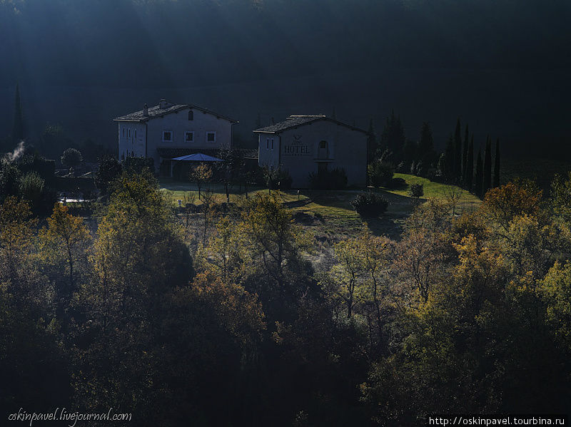 Осеннее солнце — гибель — сюрреалист... Баньо-Виньони, Италия