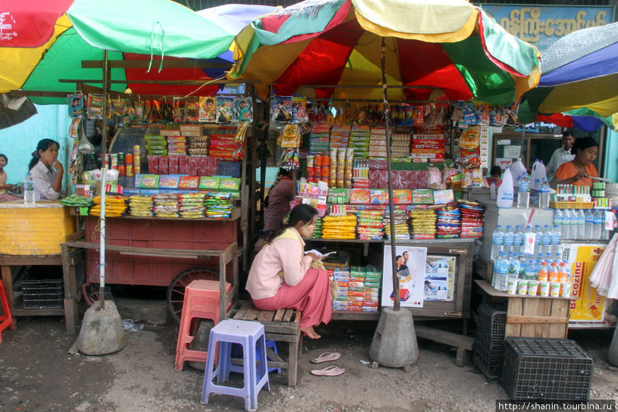 Автовокзал и рынок - два в одном Мандалай, Мьянма