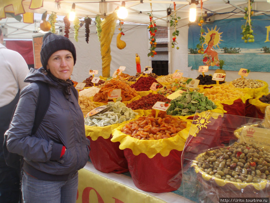 Сушенные фрукты, оливки, орехи и др. Знаменитый туринский шоколад на этом рынке тоже продают. Турин, Италия