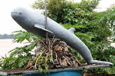Памятник речному дельфину