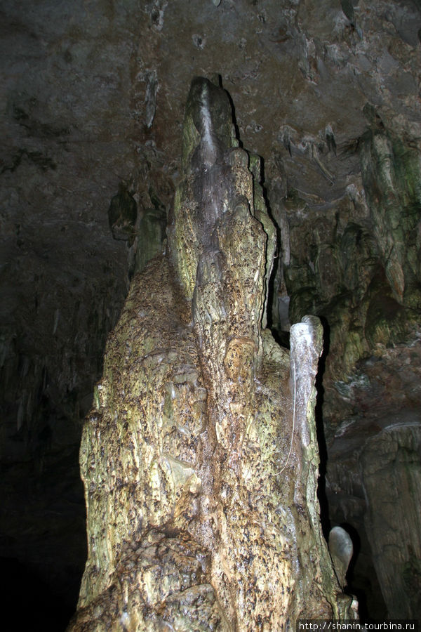 Сталактиты в пещере Там Нам Лод Мае-Хонг-Сон, Таиланд