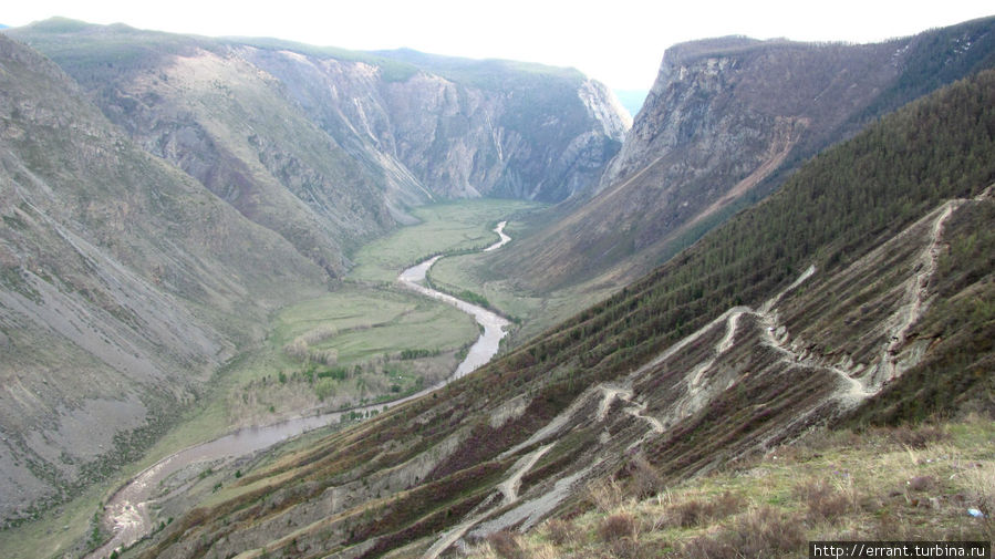 Перевал Кату-Ярык. Нитка серпантина. Республика Алтай, Россия