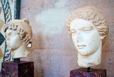 Греческие образы выглядят благороднее и гуманней поверхностных и воинственных римских.