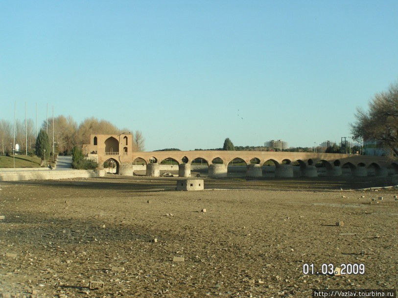 Мост без воды Исфахан, Иран