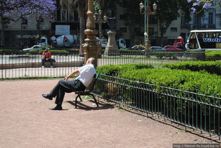 Безмятежные жители столицы Буэнос-Айрес, Аргентина