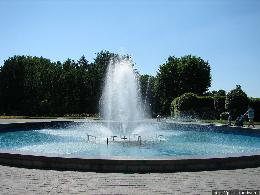Сад начинается с фонтана. Киев, Украина
