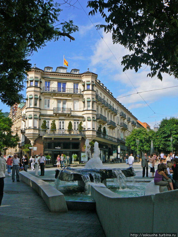 Центром города является Леопольдплатц или Площадь Леопольда. Жители называют его в сокращенном варианте просто «Лео». Баден-Баден, Германия