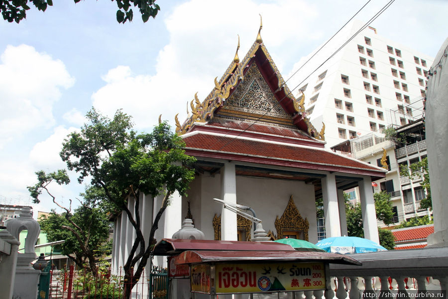 Тайско-китайский монастырь в Чайна-тауне Бангкок, Таиланд