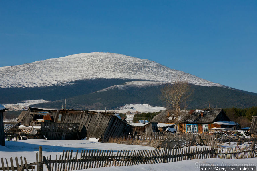 Вид на Косьвинский Камень из посёлка Кытлым Россия