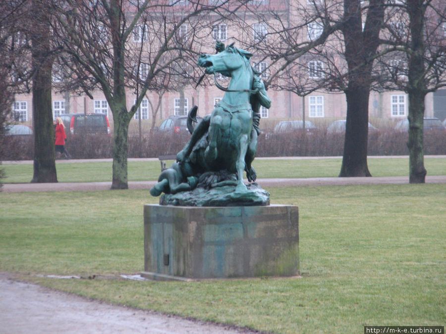Скульптура Лошадь и Лев Копенгаген, Дания