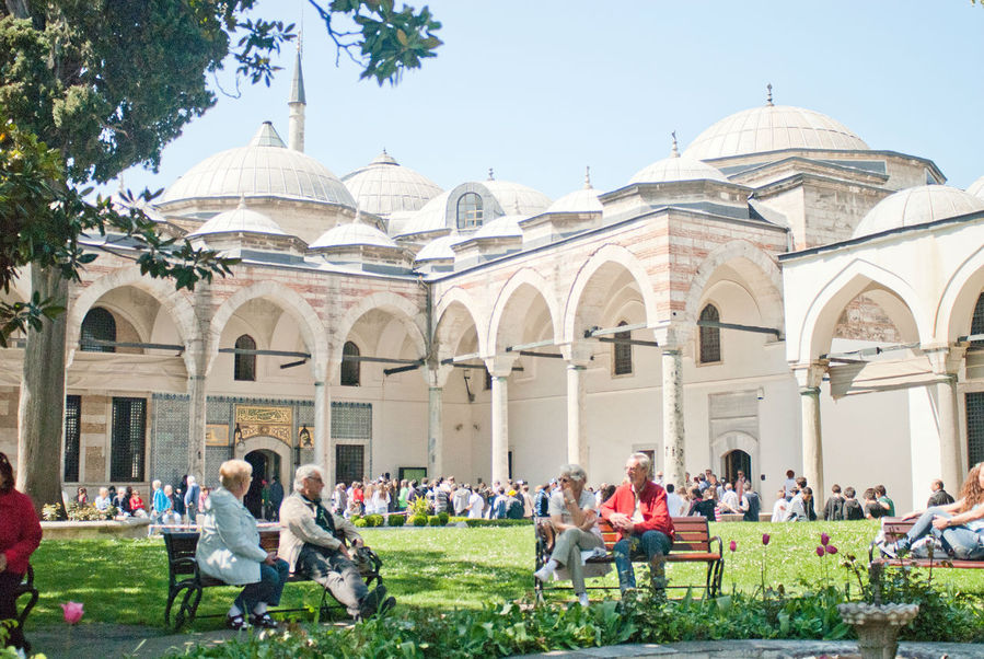 На протяжении около 400 лет дворец был главным дворцом Османской империи. За все время тут жили и правили 25 султанов. Стамбул, Турция