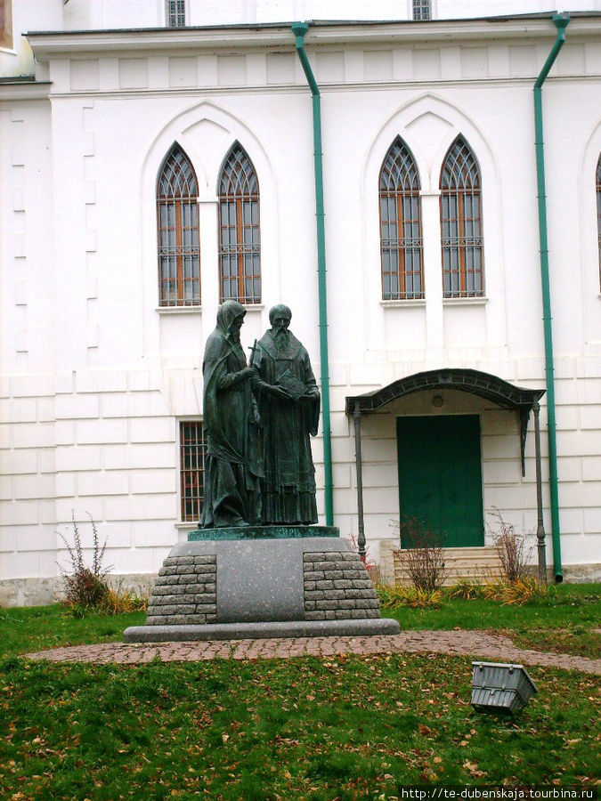 Памятник Кириллу и Мефодию Дмитров, Россия