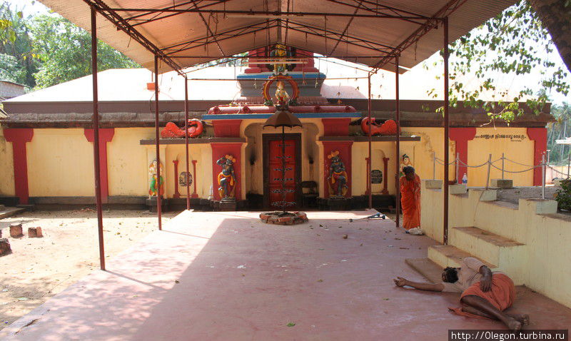 Один из входов в храм Варкала, Индия