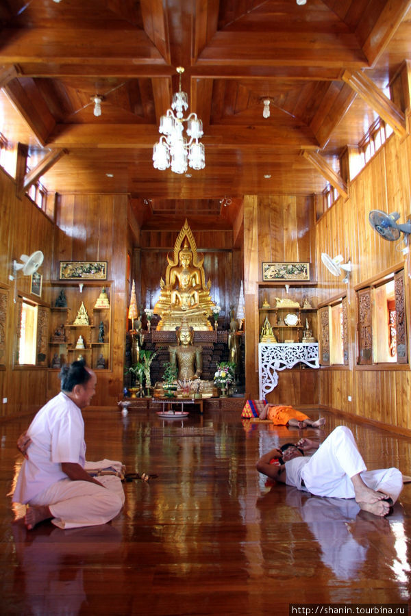 В дальнем (от входа) храме в монастыре Мокхампае Мае-Хонг-Сон, Таиланд