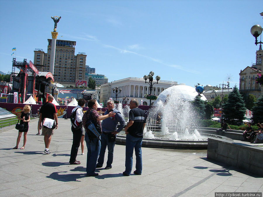 Хорошо в жаркий день находиться возле фонтанов Киев, Украина