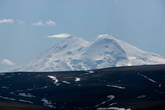 Эльбрус, вид с плато Бермамыт. До него — ~30 километров по прямой.
