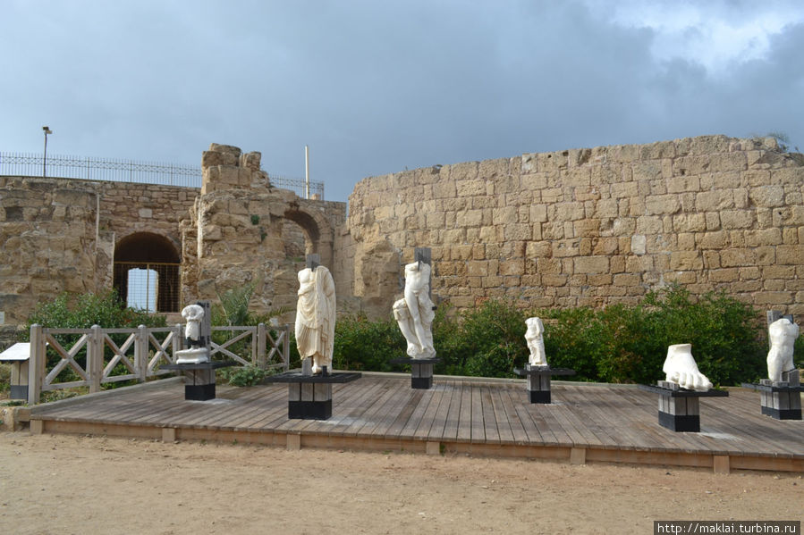 Античные скульптуры. Кесария, Израиль