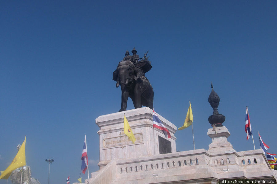 памятник королю Содеч Пхранарэсуан Канчанабури, Таиланд