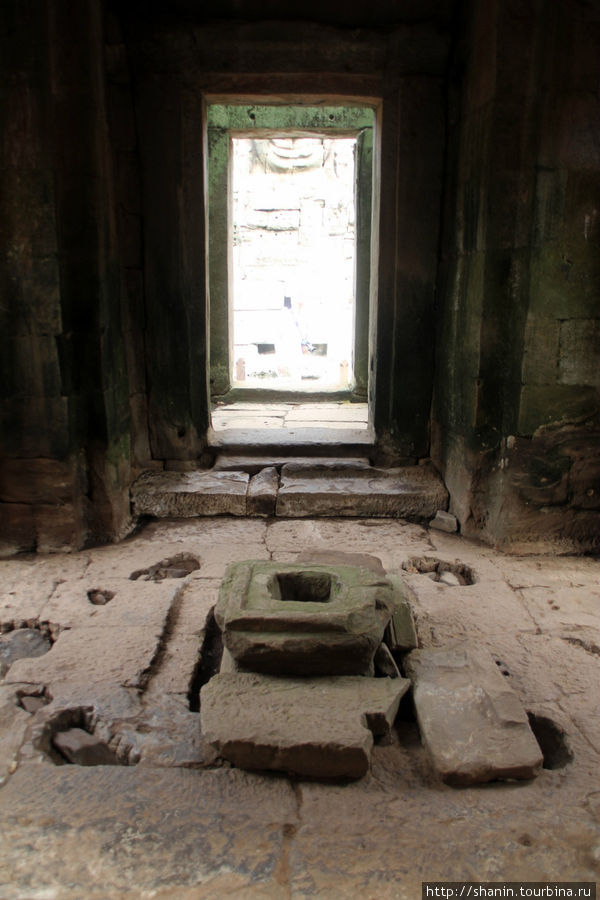 Жертвенник в храме Байон Ангкор (столица государства кхмеров), Камбоджа