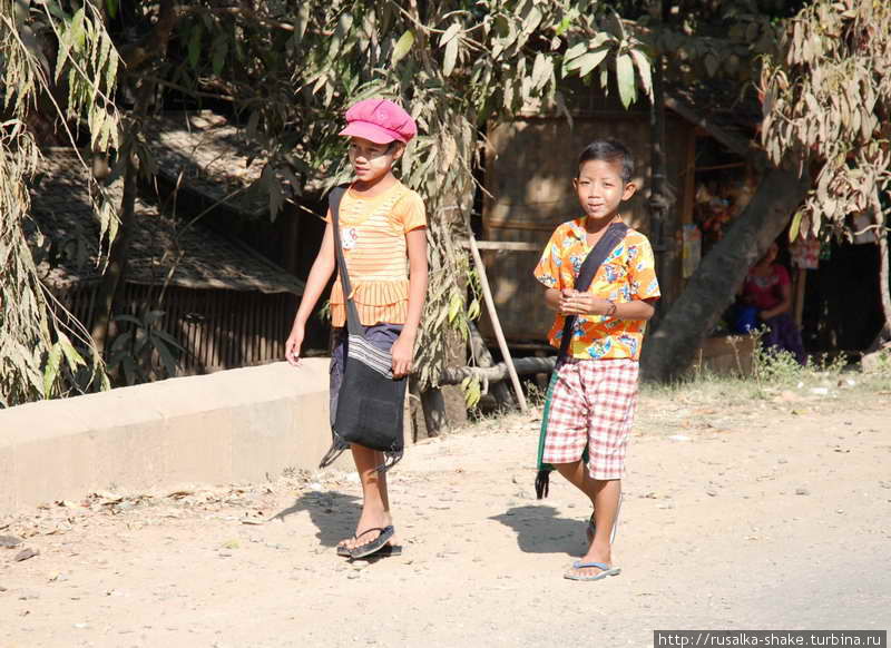 Утренняя прогулка по деревне Мраук-У, Мьянма