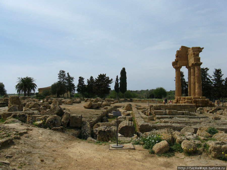 Храм Диоскуров (храм Кастора и Поллукса) Агридженто, Италия