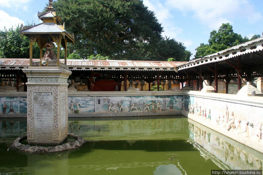 Священный бассейн Монива, Мьянма