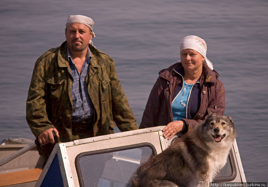Сергей и Надежда Ивановна. А также самый старый и ленивый пёс Брюс. Магаданская область, Россия