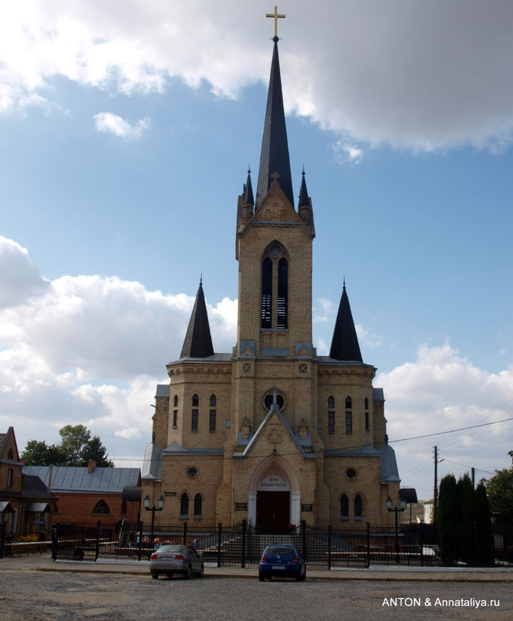 Бывшая Кирха. Теперь баптистская церковь. Луцк, Украина