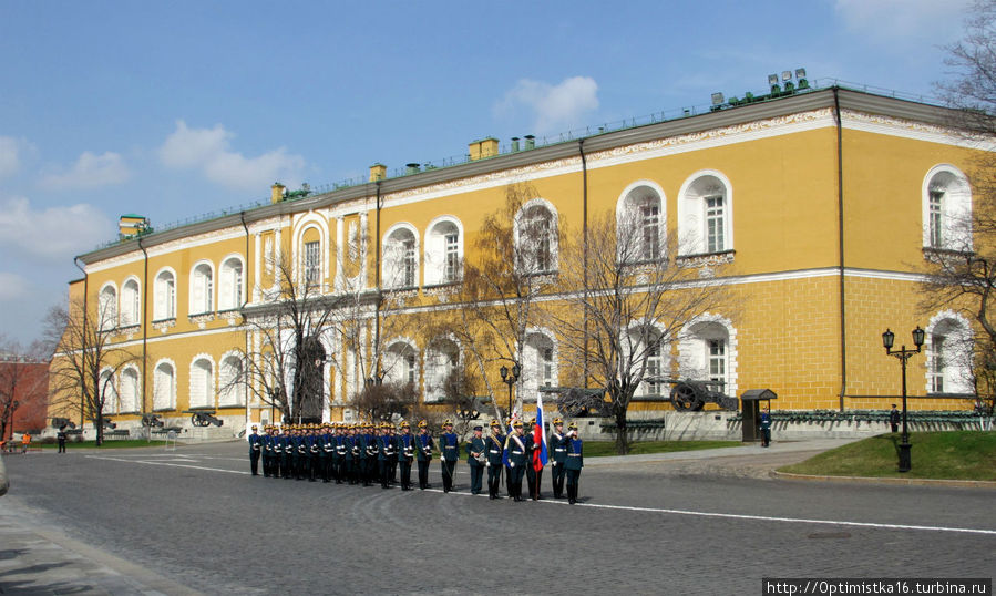 Подготовка к торжественной смене караула в Кремле 21 апреля Москва, Россия