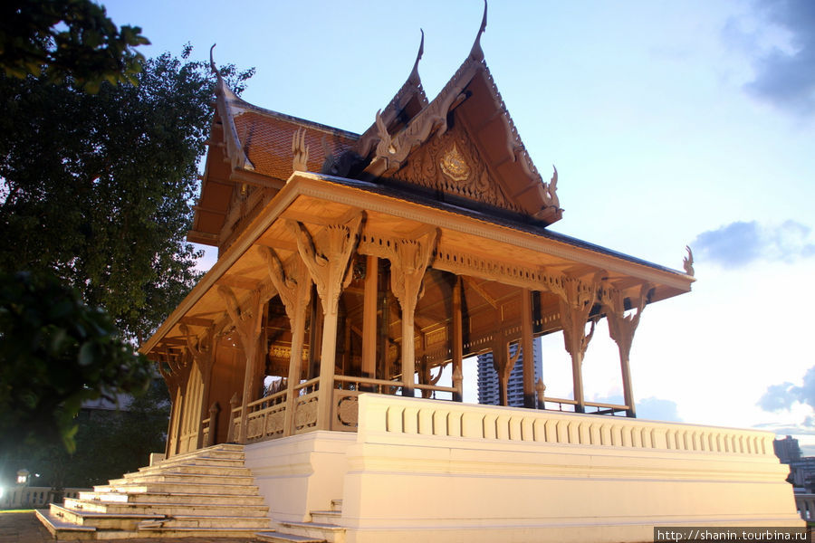 Павильон Сантичаи Пракарн Бангкок, Таиланд