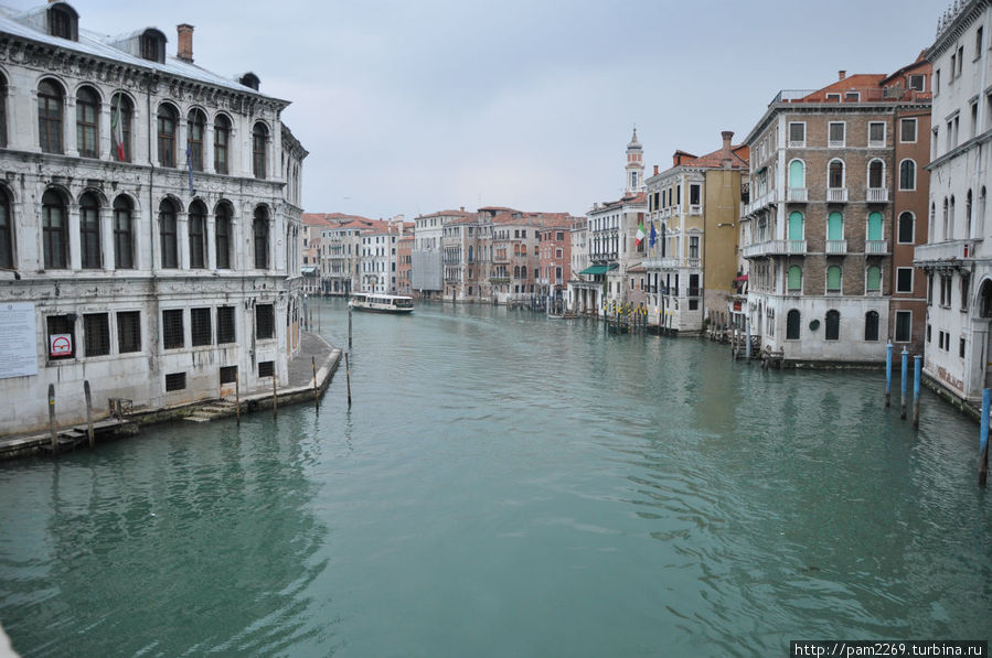 Гранд канал с оста Риальто Венеция, Италия