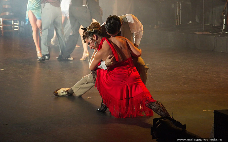 Так танцуют танго в Малаге Малага, Испания