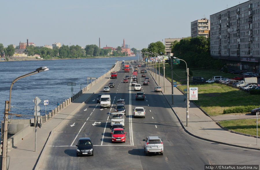 Утро на Октябрьской набережной Санкт-Петербург, Россия