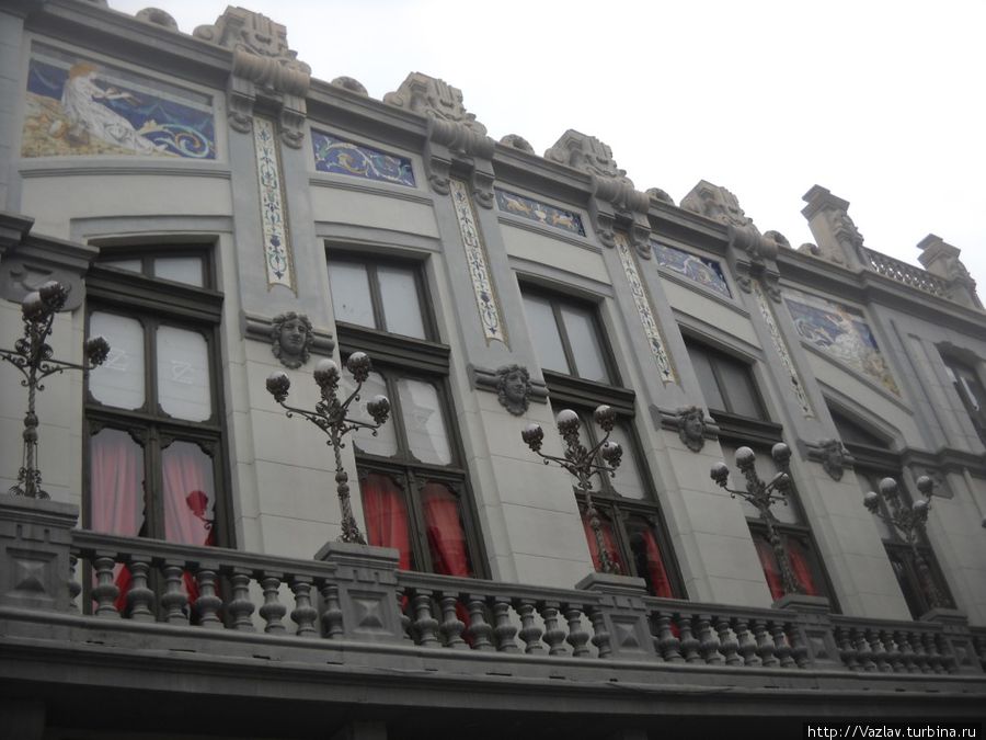 Фасад таков, что на него приятно взглянуть Самора, Испания