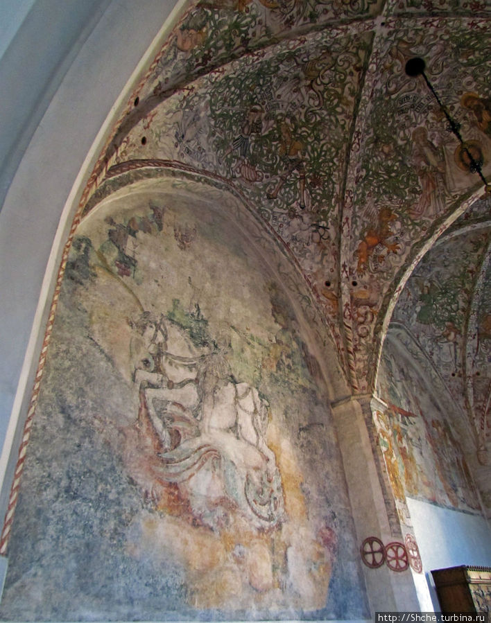 Церковь св. Петра ( 14 век ) - интерьер и 