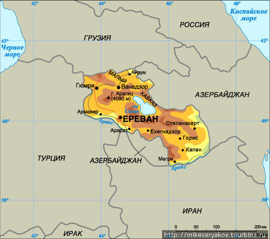 Военно-Грузинская дорога имеет огромное стратегическое значение, она связывает с Россией не только Грузию, но и Армению, которая блокирована с Востока Азербайджаном из-за Карабахского конфликта. Степанцминда, Грузия