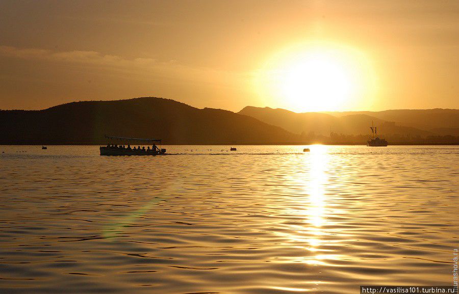 Удайпур - Золотой закат на озере Пичола Удайпур, Индия