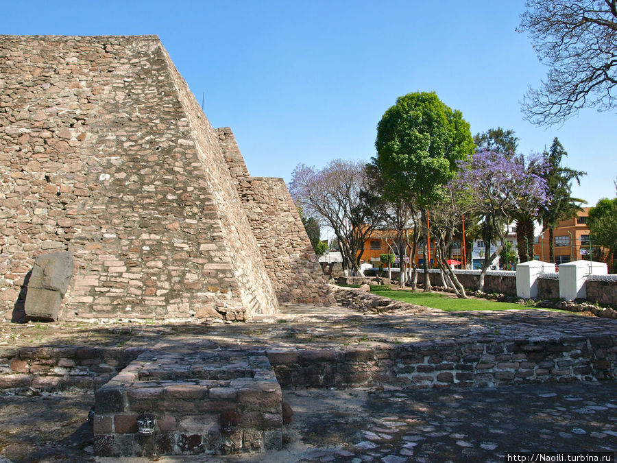 Пирамида Тенайука и музей Холотл Тлальнепантла, Мексика
