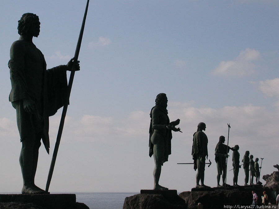 Скульптуры самых известных вождей гуанчей Канделария, остров Тенерифе, Испания