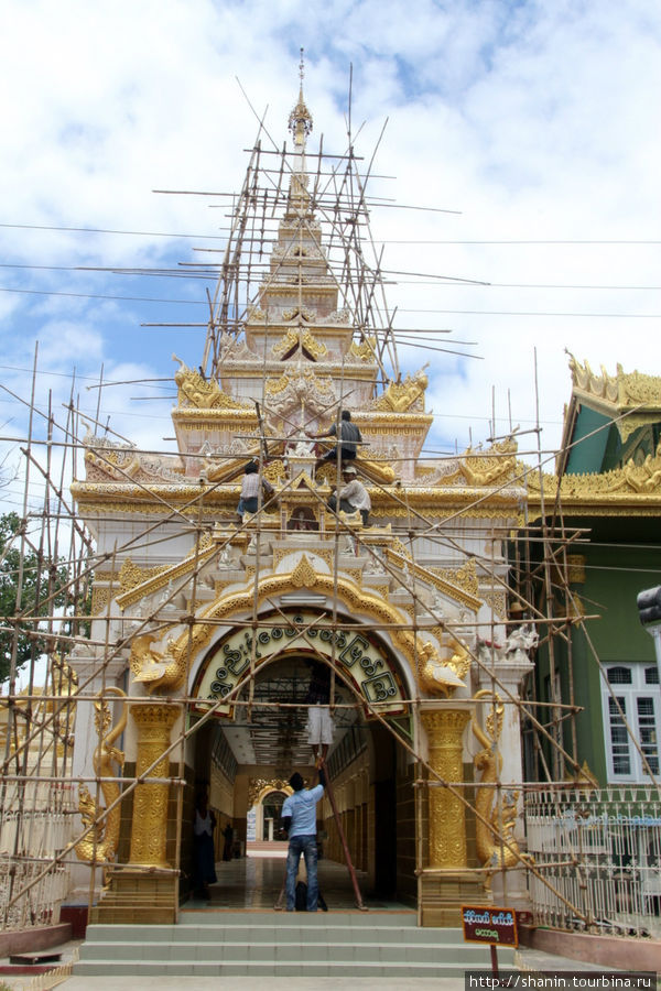Пагода Шве Сиен Кхон в Мониве Монива, Мьянма