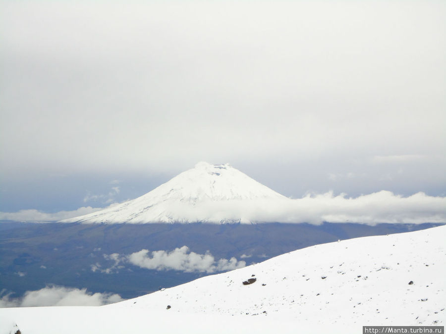 Этот офигенный пупс — вулкан Котопакси, самый раскрученный вулкан Эквадора. Что-то вроде местного Эльбруса. Восхождение на него так же, как и на Эльбрус, просто по тропе. Мачачи, Эквадор