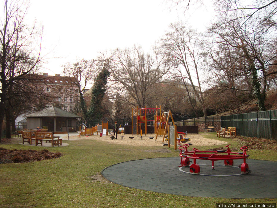 Игровая площадка в саду Кинских. Прага, Чехия