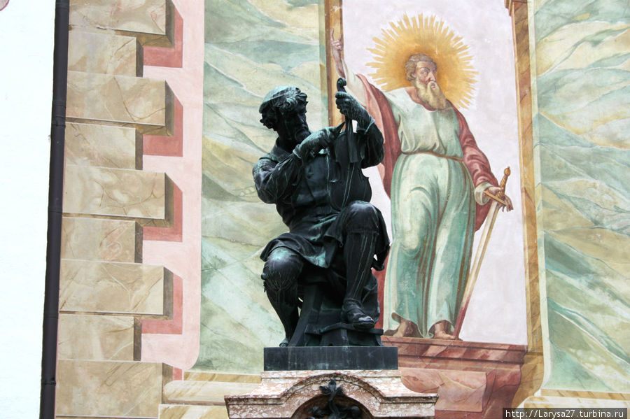 Памятник скрипичному мастеру Матиасу Клотцу (1653-1743; нем. Matthias Klotz) Миттенвальд, Германия